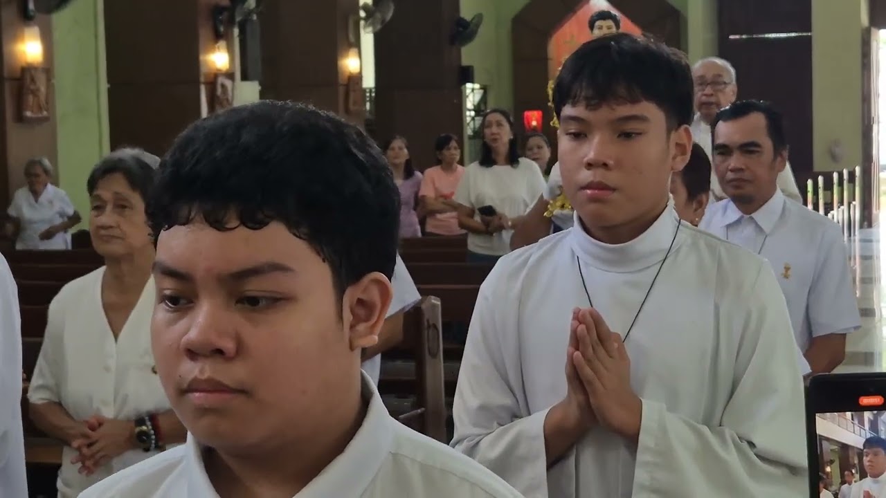 Mass Entrance with the Pilgrim Image and First Class Relic of Blessed Carlo Acutis
