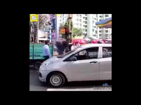 عزيزي السائق خطوط المشاة حق يجب أن يحترم