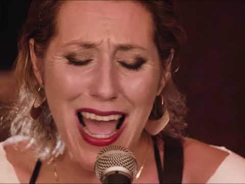 Martha Wainwright - Middle of the Lake (Official Music Video)