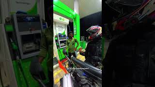 Ache din aaye hai, even at Jio-BP Fuel stations #fuelcrisis #motovlog #soloadventures