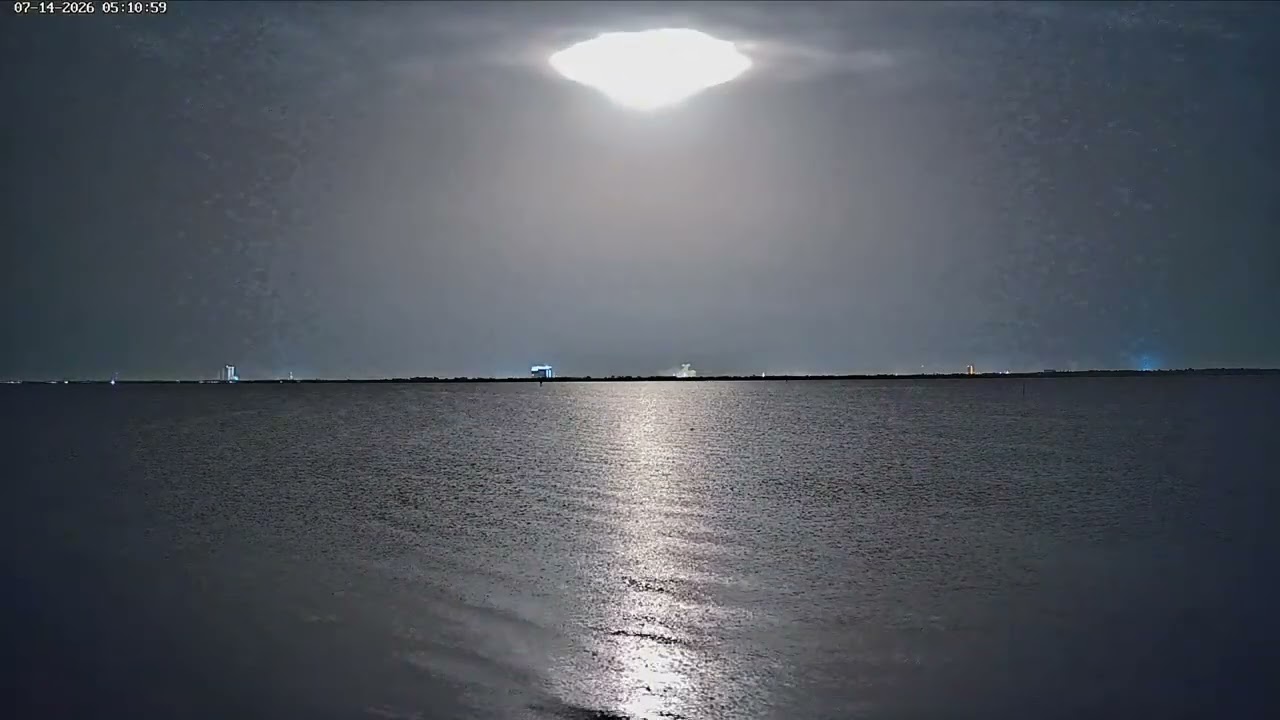 SpaceX Falcon 9 Lights Up Florida's Night Sky | 29 Starlink Satellites Launched