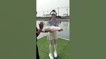 gái xinh đi câu cá mũ bị chủ hồ lừa và cái kết  #fishing #cauca #short