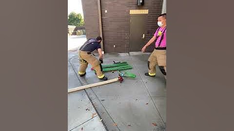 Deploying hose bundle from gated wye.