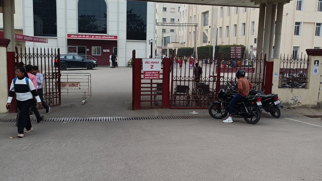 Aaj mai gayi thi raammurti hospital....🤭