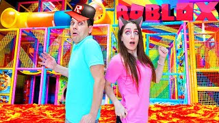 GIOCHIAMO A ROBLOX NELLA VITA REALE!!! CHALLENGE IN REAL LIFE OBBY ROBLOX!!