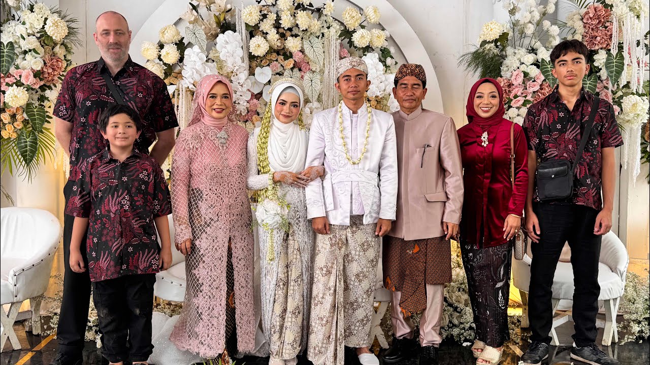 SUAMI BULE TERHARU HADIRI NIKAHAN PONAKAN ♥️