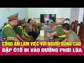 C&ocirc;ng an v&agrave;o cuộc vụ phơi l&uacute;a lấn đường, người phụ nữ d&ugrave;ng c&agrave;o chặn xe tải, tấn c&ocirc;ng t&agrave;i xế