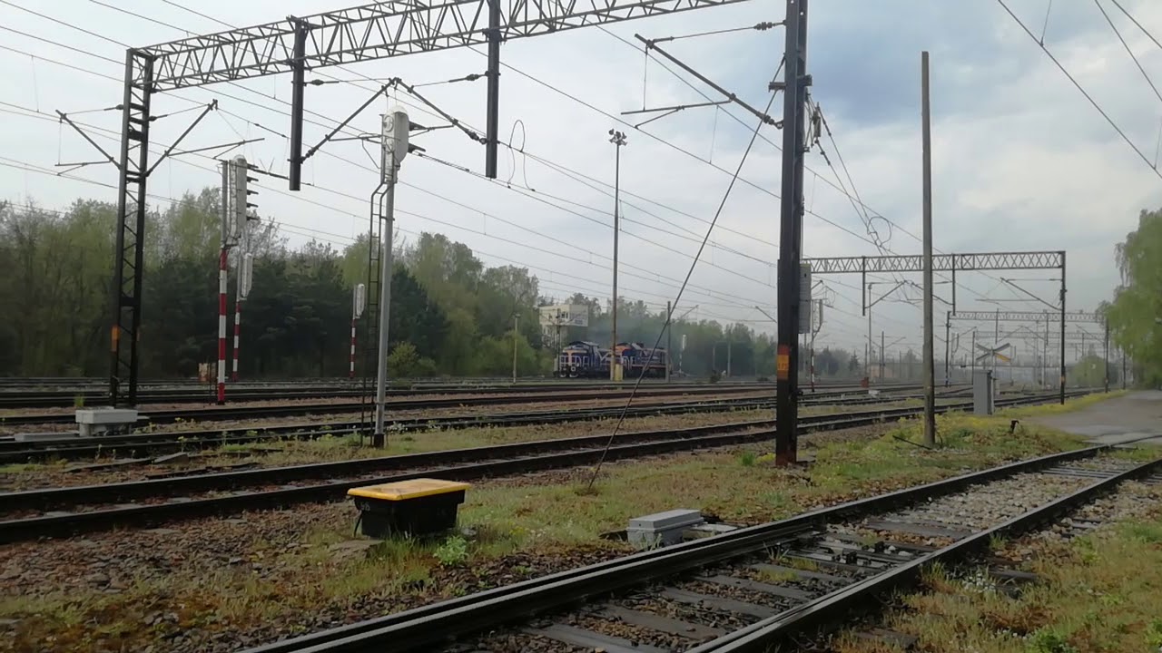 Duet SM42 TRANSKOL + TEM2 TRANSKOL wyjeżdżają ze stacji Łódź Olechów ( Maraton X15 ).