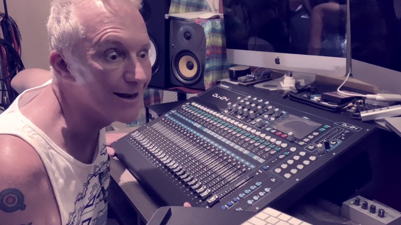 Allen and Heath QU24 unboxing