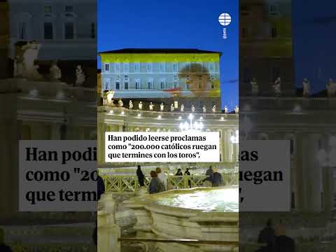 Los animalistas proyectan en el Vaticano mensajes antitaurinos: 