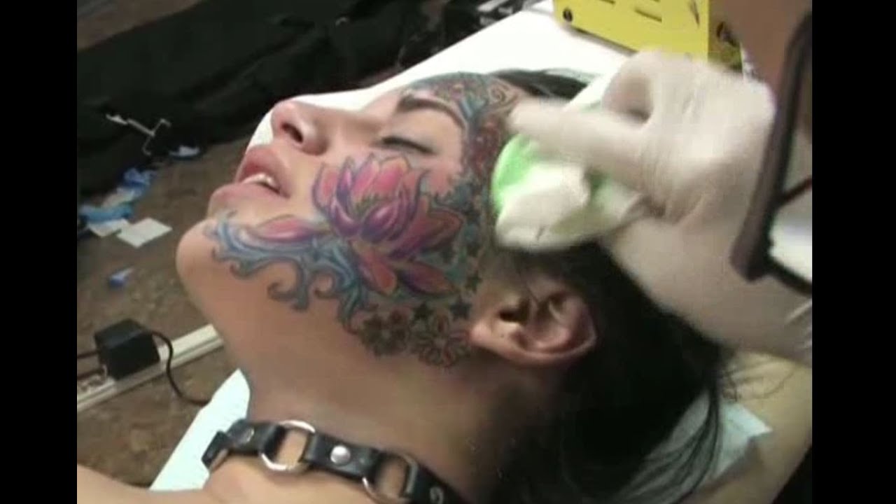 Extreme tattoos und piercings bei frauen