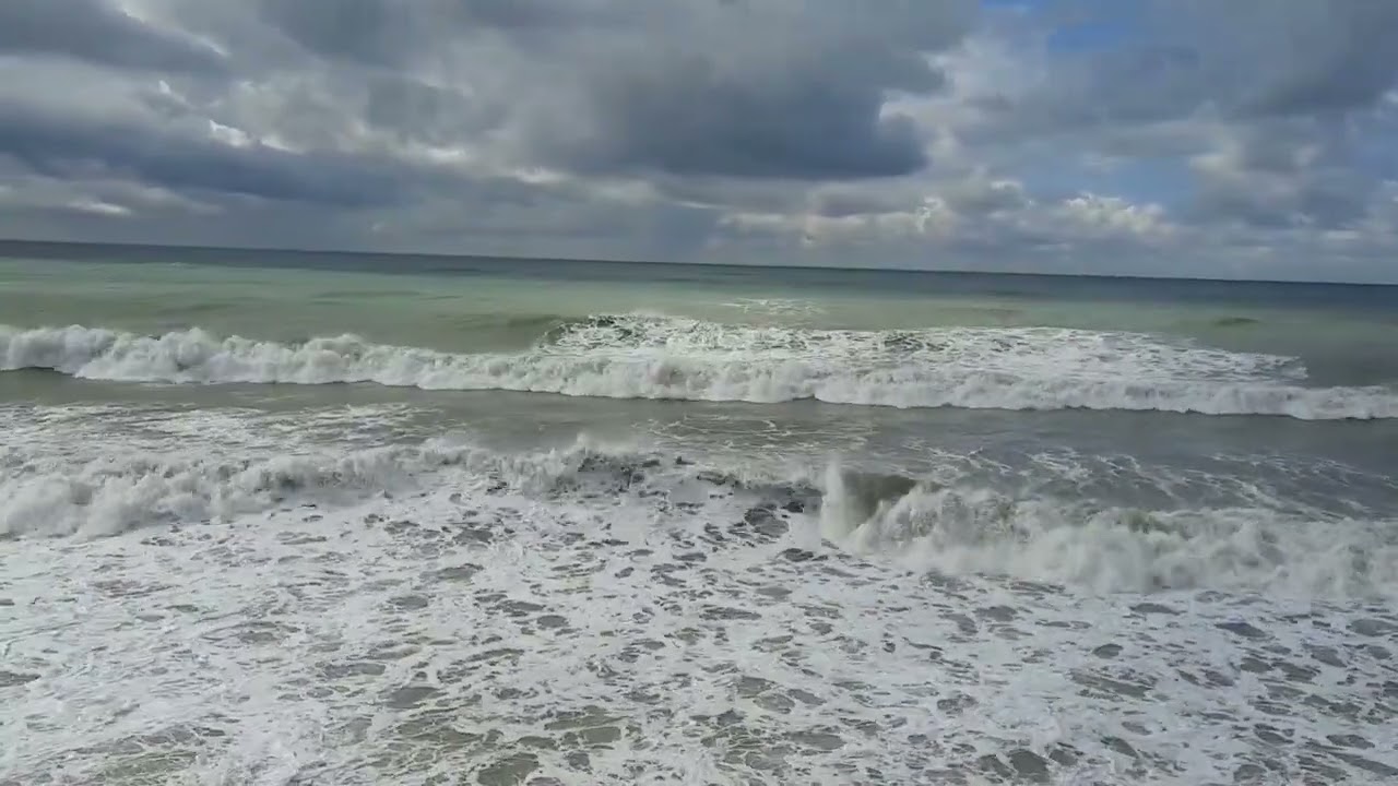 Морской Прибой Сочи. Вода в море в сочи в мае