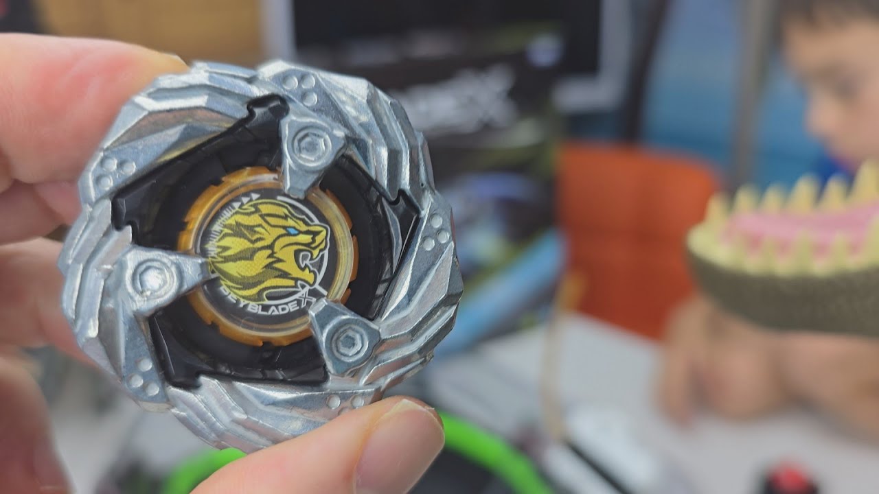 Beyblade X BX-15 Starter Leon Claw 5-60P Review and Battle