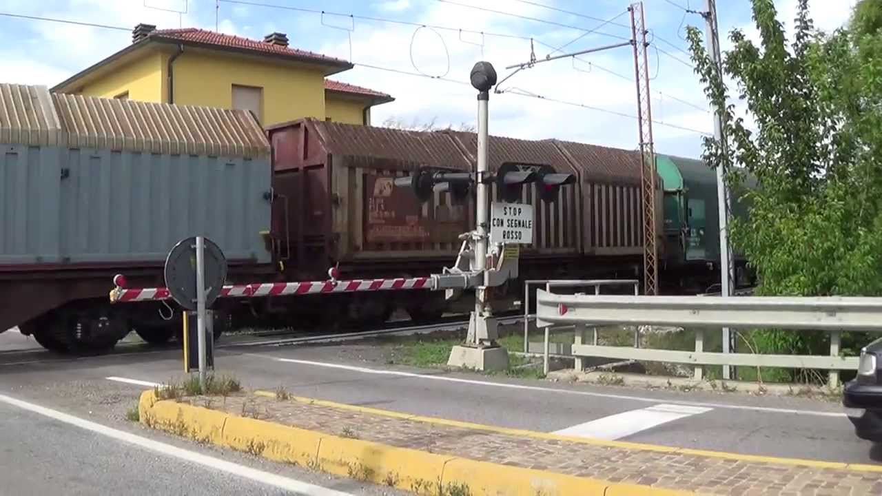 Passaggio a livello con semibarriere di via Bagnara - Lugo (RA) / Level Crossing / Paso a nivel