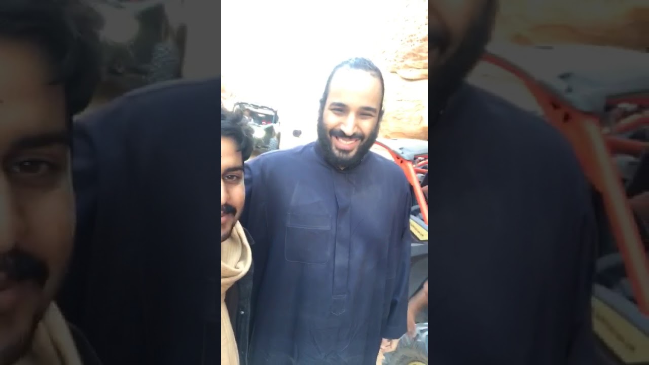 «محمد بن سلمان» يزور المواقع التاريخية في العلا .. والشباب يحتفون بصور «السيلفي»