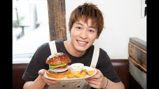 小林亮太が自身の原点と語る名店で「ハンバーガー」を実食！シンプル