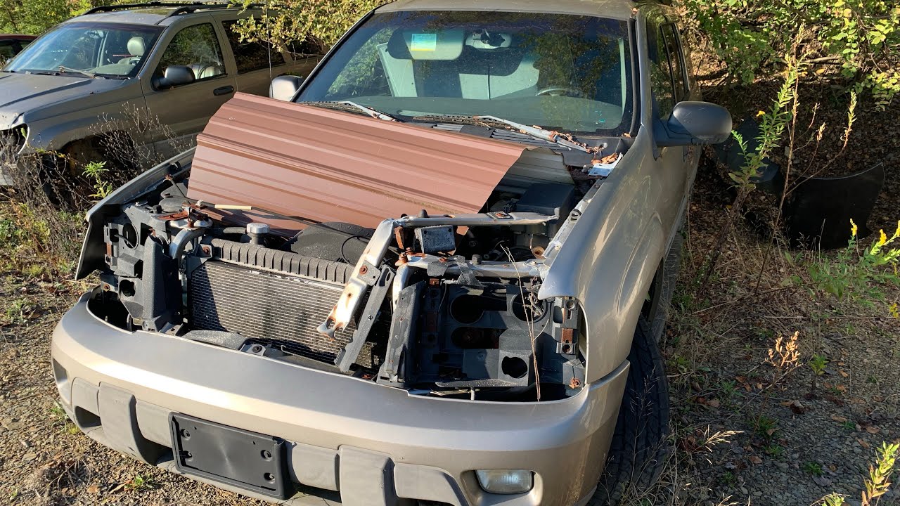 Vehicle 004 2002 Chevrolet TrailBlazer EXT LT - VIN: 1GNET16S726106884