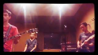 Last child terbaru sekuat hatimu cover ( eleyo band)