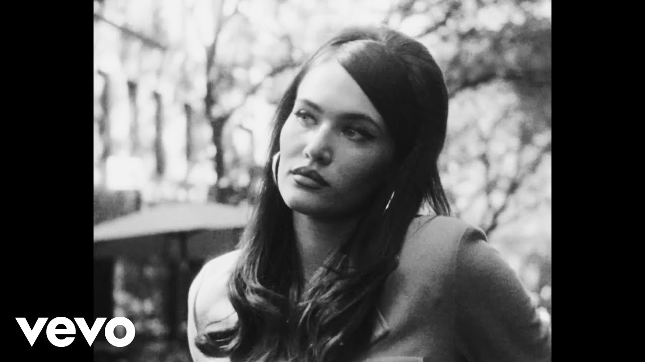 SIENNA SPIRO - Die On This Hill (Instrumental Lyric Video)