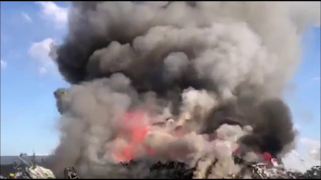 Großbrand bei Schrotthändler in Hanau