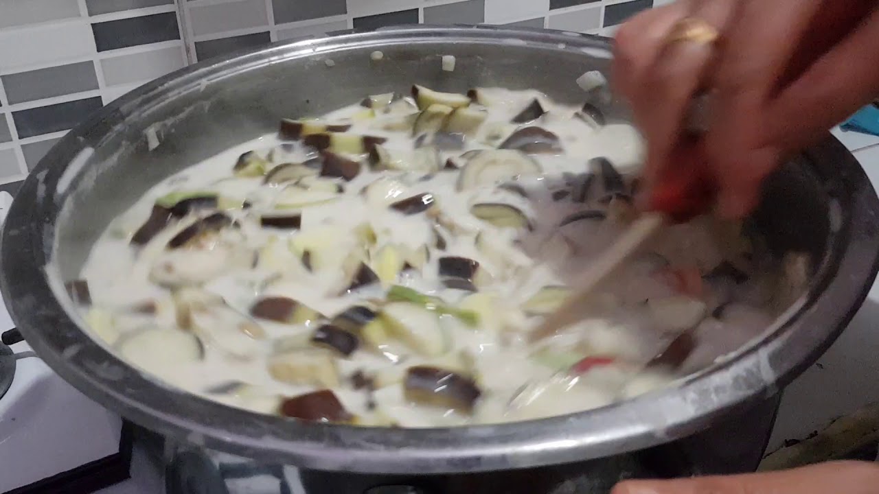 اكلة كردية طيبة معروفة قديما بورانية وتبولة سخنة من ايد ام عزالدين Ezzeddine'nin elinden iyi yemek