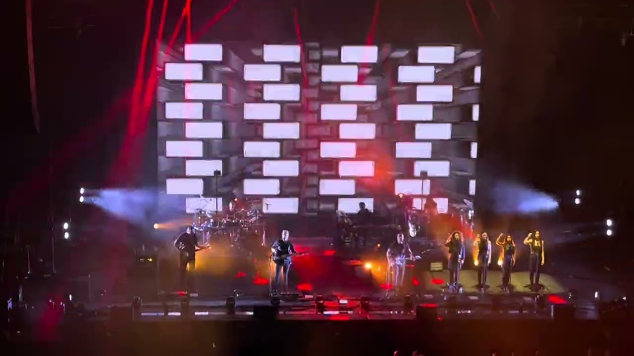 Brit Floyd - Run Like Hell