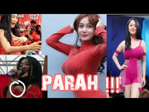 Baju melorot saat sedang pentas (Parah !!!, kejadian unik artis di atas pentas)