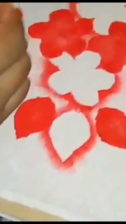 Pintando flores com molde vazado