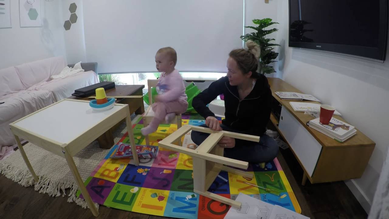 Ari & Juss build IKEA table (time-lapse)