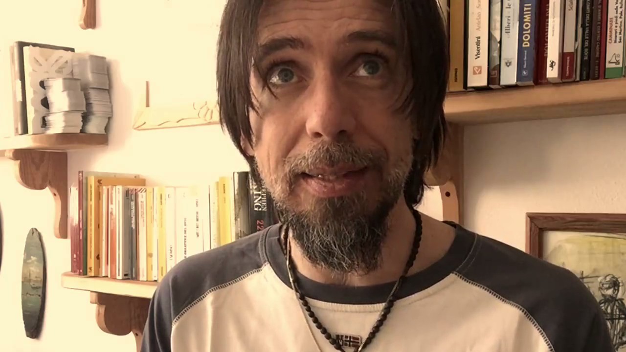 Il libro del venerdì: "Due di Due" di Andrea De Carlo - YouTube