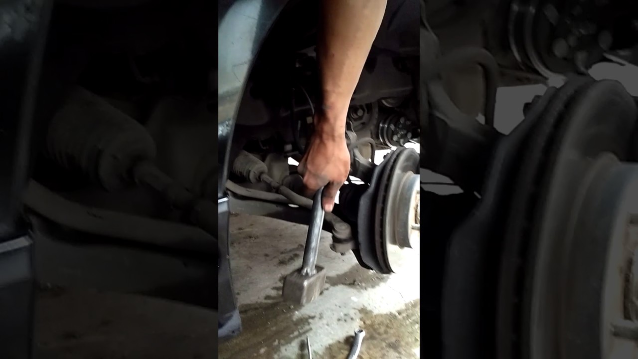 Cara melepas tie rod end mobil - YouTube