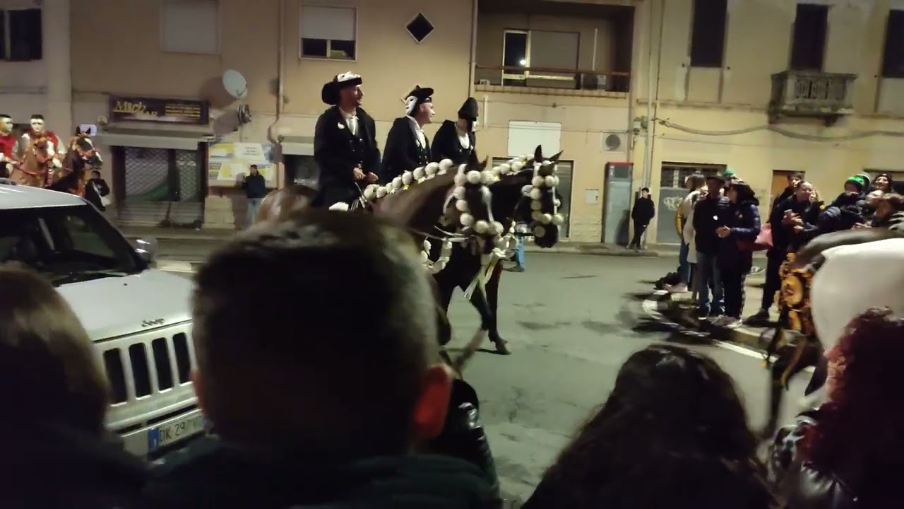 Sartiglia 2024 Domenica - I cavalieri arrivano in piazza Sant'Efisio [Oristano, 11 febbraio 2024]