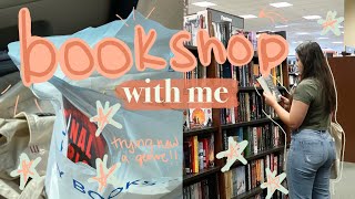 bookstore vlog 📚🌿 shopping at barnes and noble & book haul & trying books outside my comfort zone!