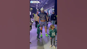 Name that movie: What is Kelce wearing? #eagles