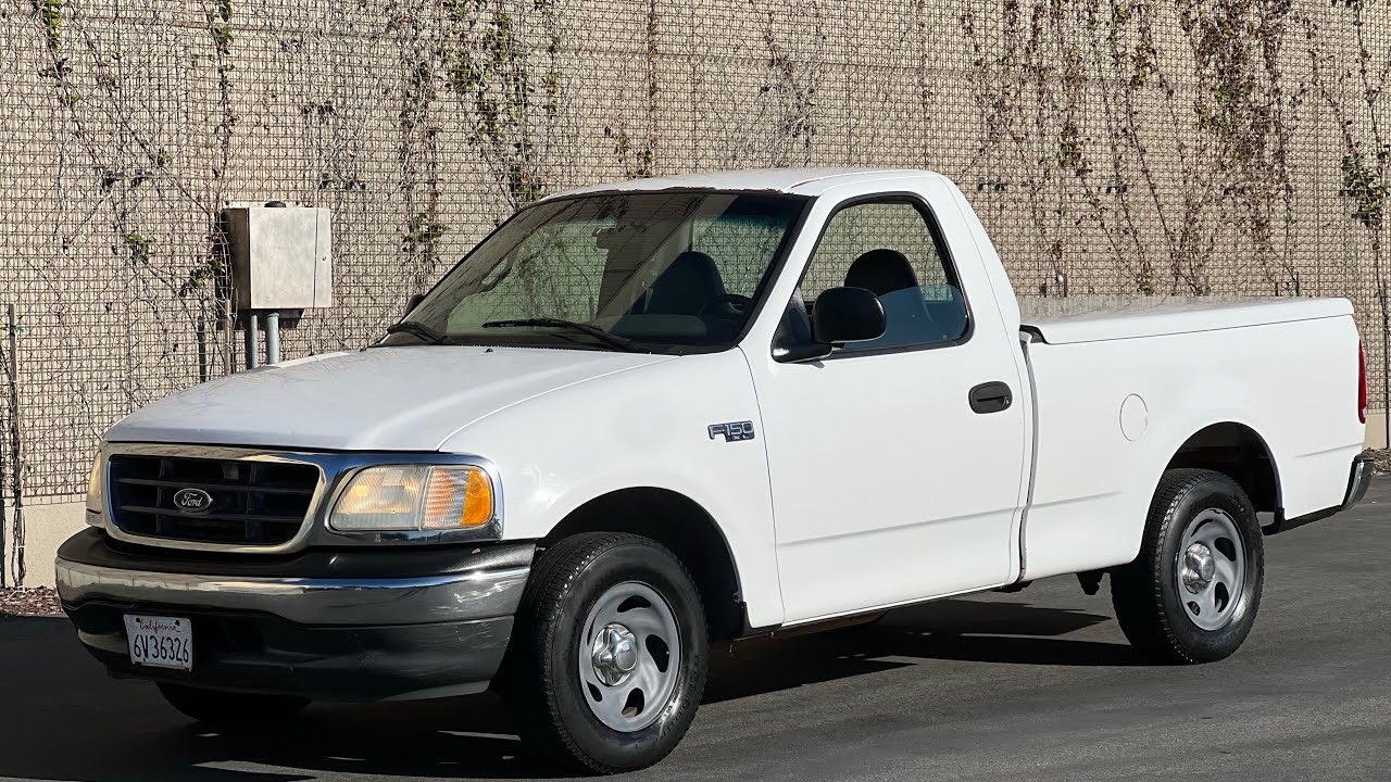 2001 Ford F-150 XL 2WD short bed Standard Cab - YouTube