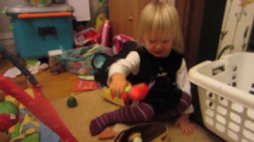 Phoebe talks about Food after having Signed using TinyTalk Baby Signing