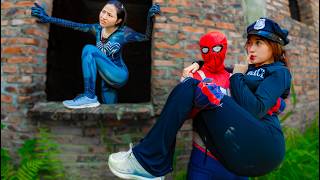 SPIDER-MAN ESCAPING ANGRY SPIDER-GIRL (Funny ParkourPOV Chase)