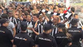 Aficionados del CD Castellón entrando en Castalia