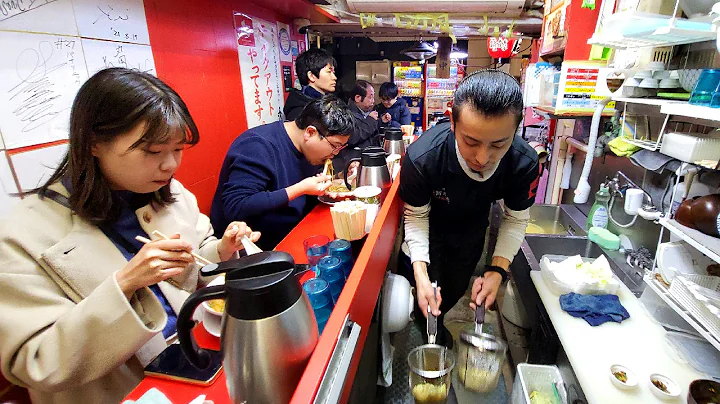 Teeny TINY Ramen shop barely enough space to EAT! Osaka Ramen! - DayDayNews