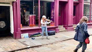 Street performing violinist plays Taylor Swift song