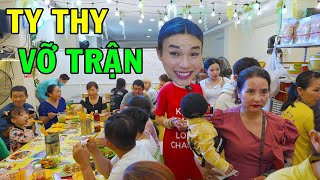 Ty Thy khách đông vỡ trận ngày cuối tuần - Ty Thy Vlog Gỏi đu đủ