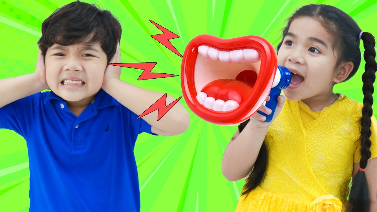 Suri and Sammy Pretend Play Trolling Family with Loud Megaphone Toy for Kids