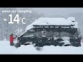 ［極寒車中泊］一晩で積雪40cmの大雪で大混乱の独身女...-14℃の吹雪で車が雪に埋もれて走行不可.../snowcamping