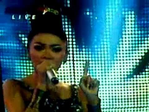 Cobalah Mengerti - deWie Kdi.mp4