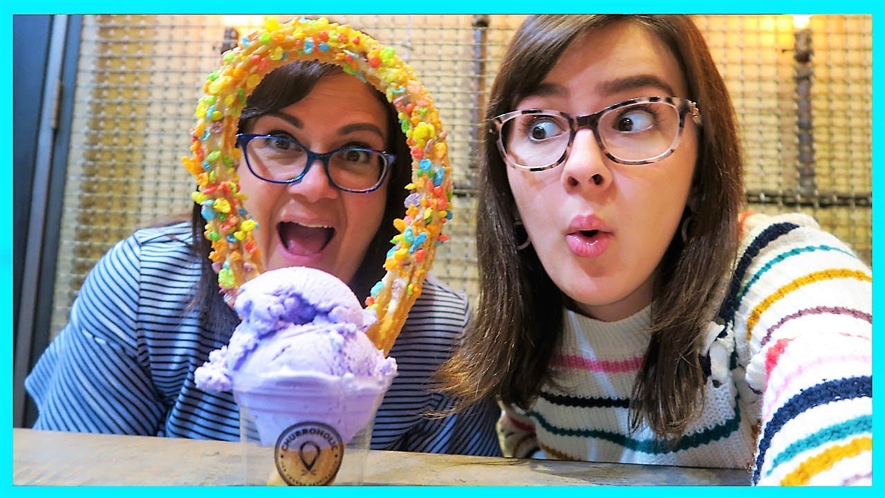 CHURRO ICE CREAM REVIEW! / Churroholic Near Disneyland - VLOGMAS DAY 16