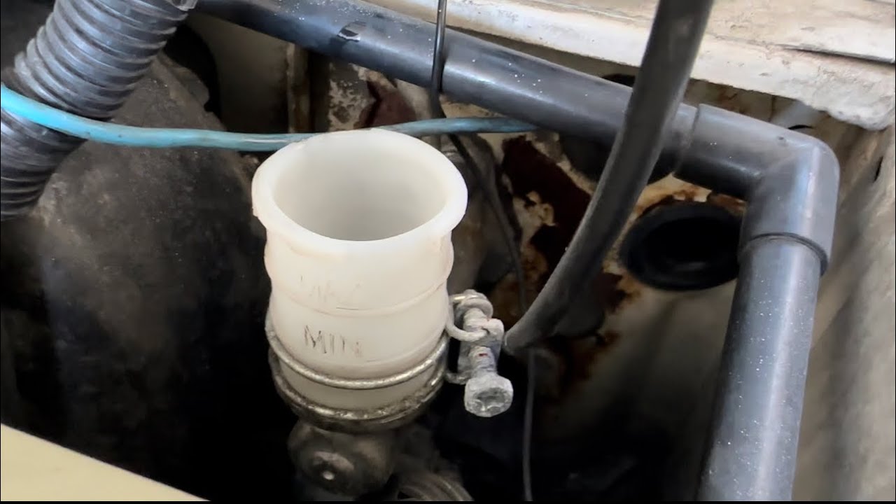 Replacing my Clutch master cylinder Jeep Comanche YouTube