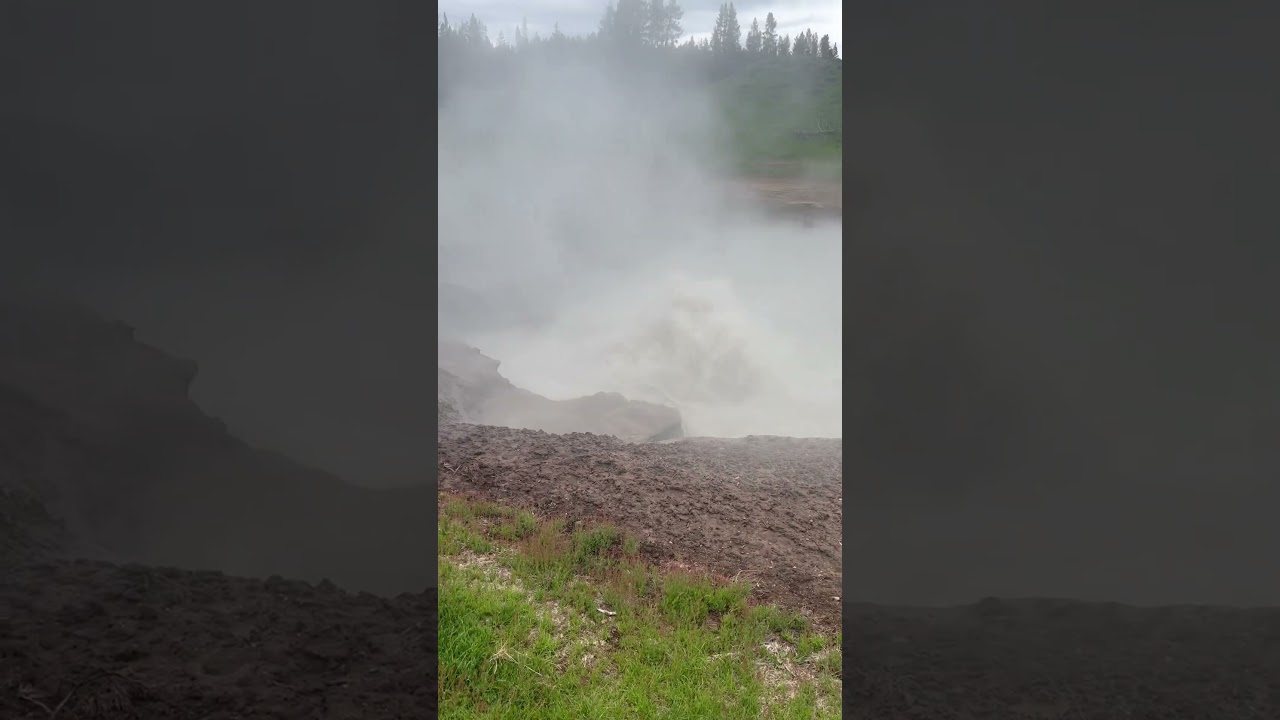 We went to Yellowstone National park, here is one of the thermal pools!