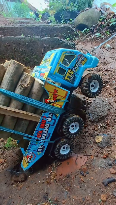 Dump truck loaded with wood Jumping Upside Down #shorts
