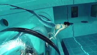 Mermaid Show In World's Deepest Pool Y40