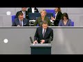Klingbeil verteidigt Schulden im Bundestag